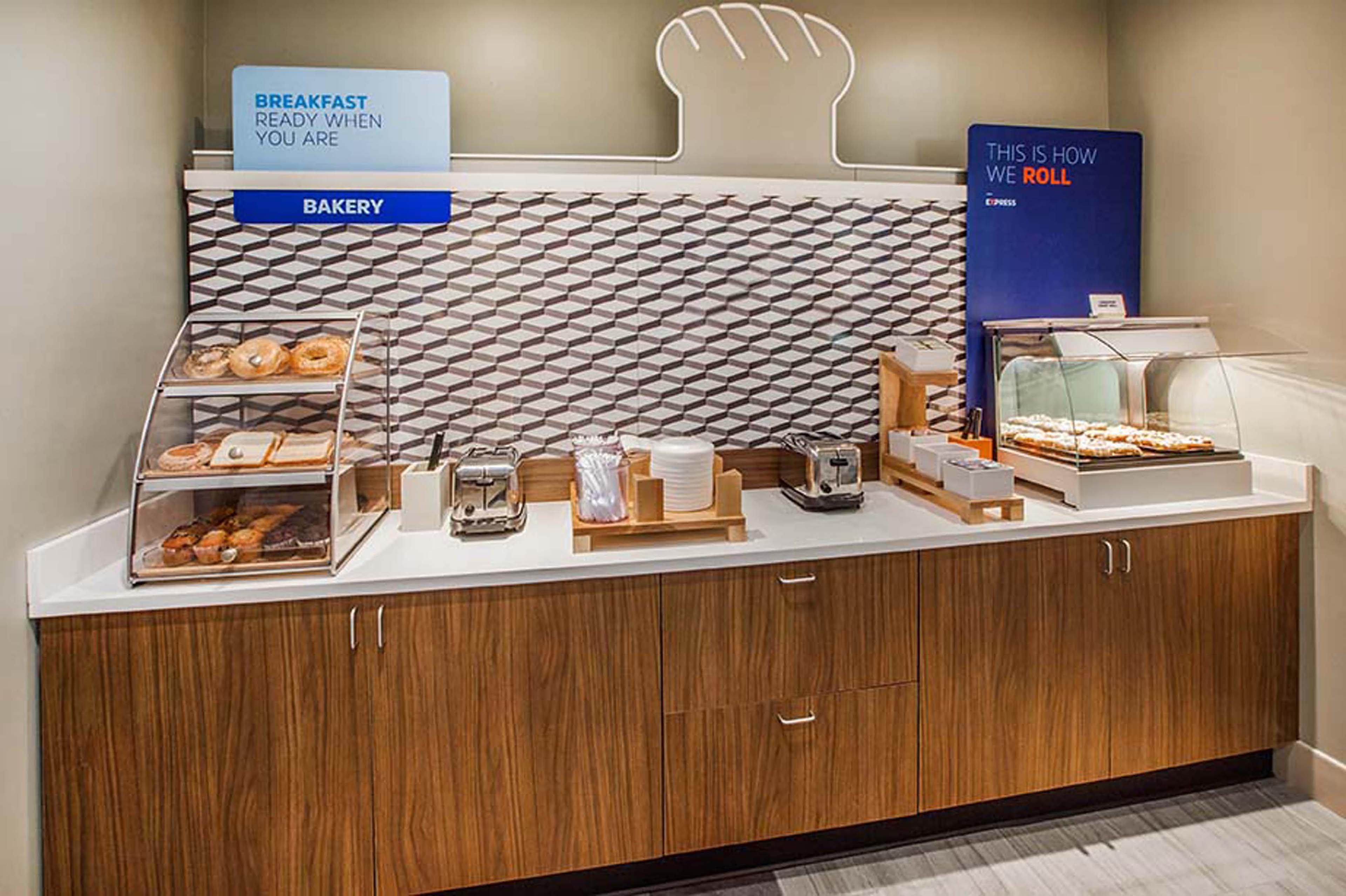 Holiday Inn Express & Suites - Seattle South - Tukwila By Ihg Екстериор снимка