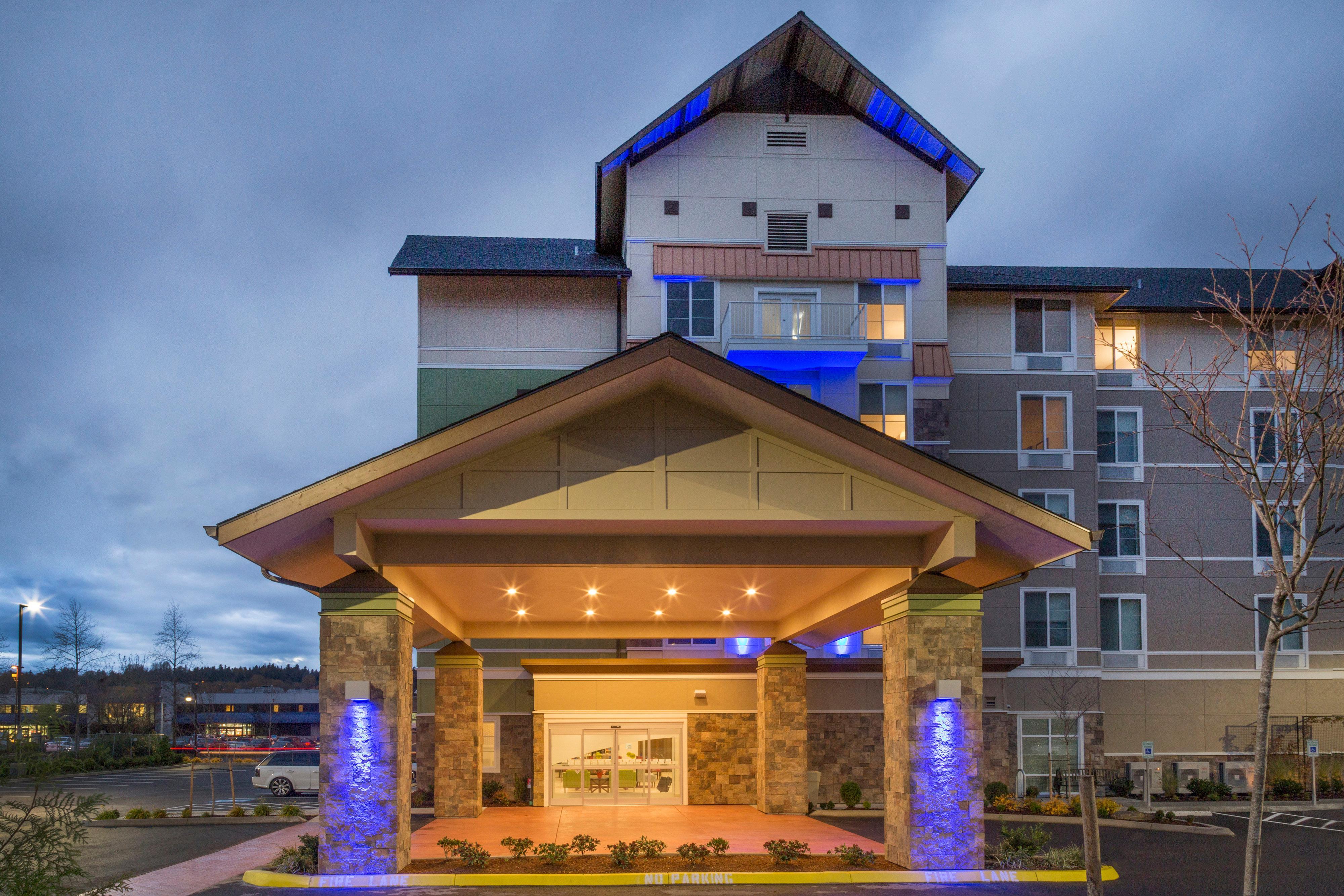 Holiday Inn Express & Suites - Seattle South - Tukwila By Ihg Екстериор снимка