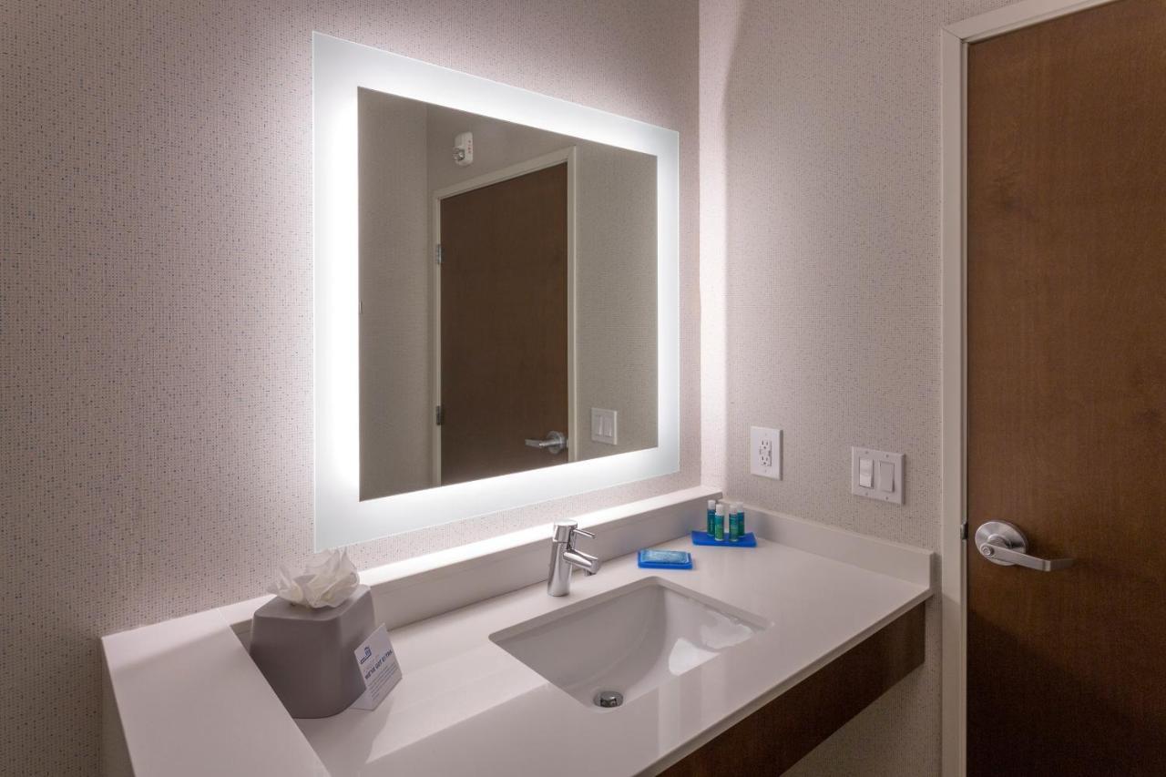 Holiday Inn Express & Suites - Seattle South - Tukwila By Ihg Екстериор снимка